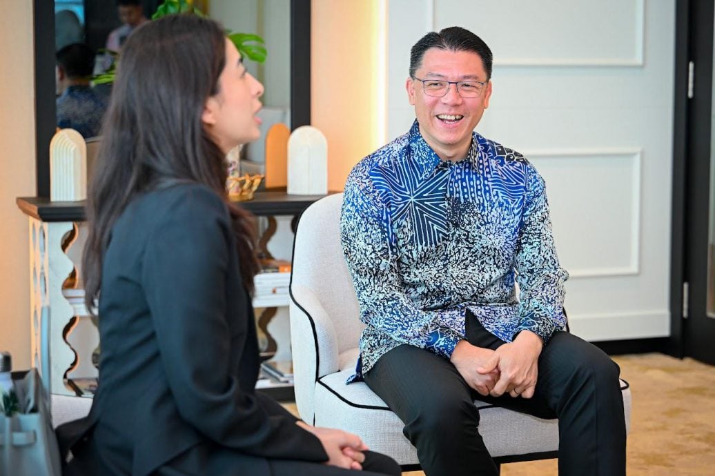 即时国内∕柔公主首访房地部  亲题字赞政绩造福人民