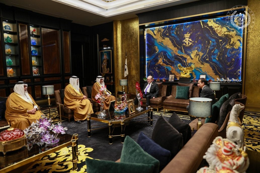 **即时国内**全国:元首接见巴林王储兼首相 相谈甚欢