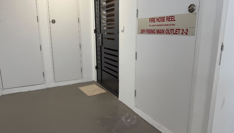 **即时国内**全国：狮城男女倒毙隆民宿〡男死者传曾涉案护照被扣 遗体领回料手续多