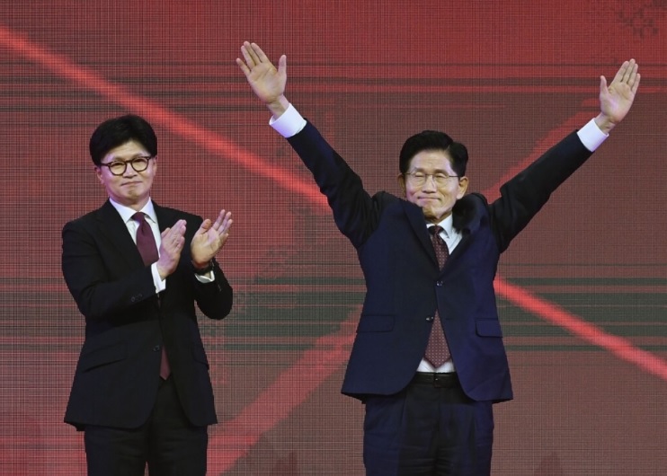 **即时国际**:韩执政党立场骤变 恢复总统候选人金文洙提名