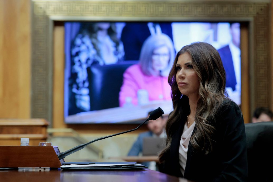 参议院听证会|连宪法权利都搞混!美国土安全部长错误表述“人身保护令”被呛