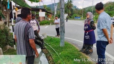 又是乱丢垃圾惹的祸！良冷大街沟渠堵塞　　