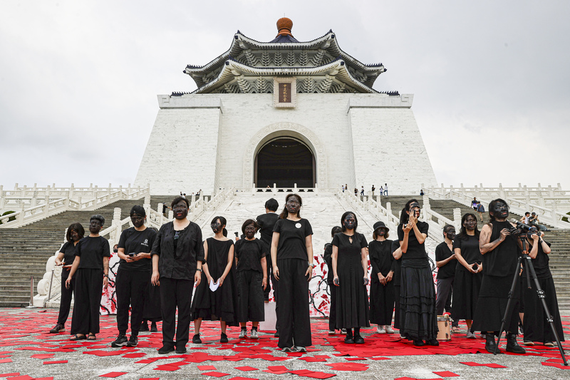  台民团发起「黑脸行动」纪念白色恐怖 