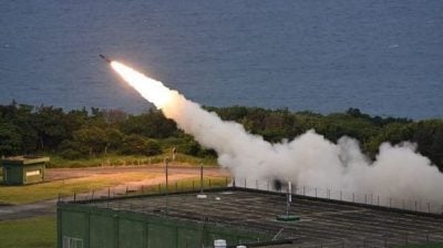 台湾“海马斯多管火箭”首次实弹射击