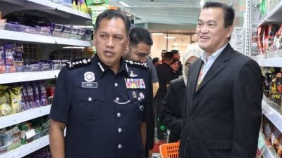 吉隆坡总警长巡视KK便利超市保安指挥中心　  推动与零售业合作防范罪案