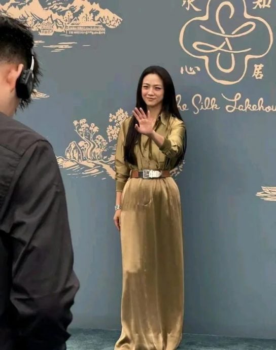 同框凯特白兰芝 刘嘉玲“胸光”尽露挨酸