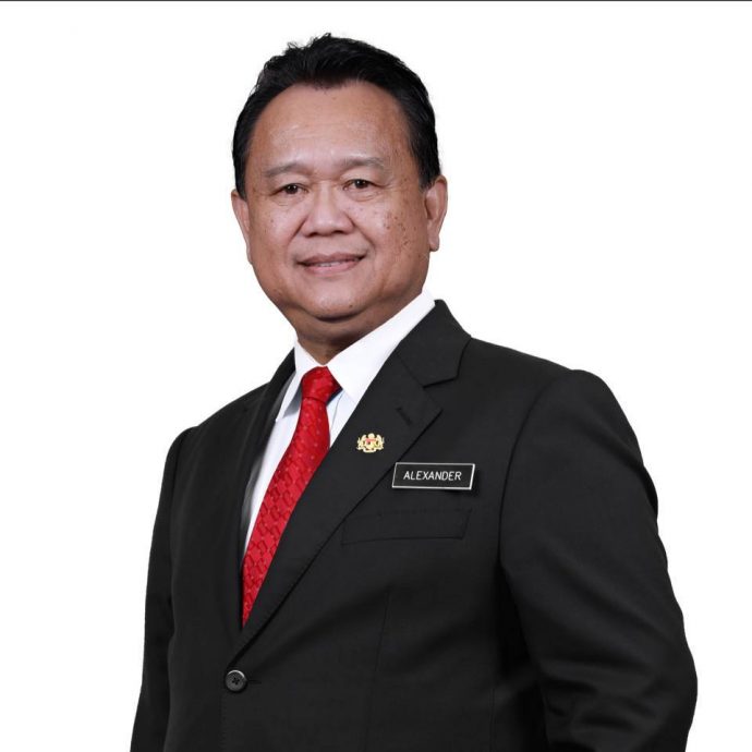 否认涉及泛婆大道沙路段工程贪污 工程部长报警