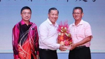 吴清贵蝉联振中家协主席　7万临教开销揭师资严缺 引家长担忧