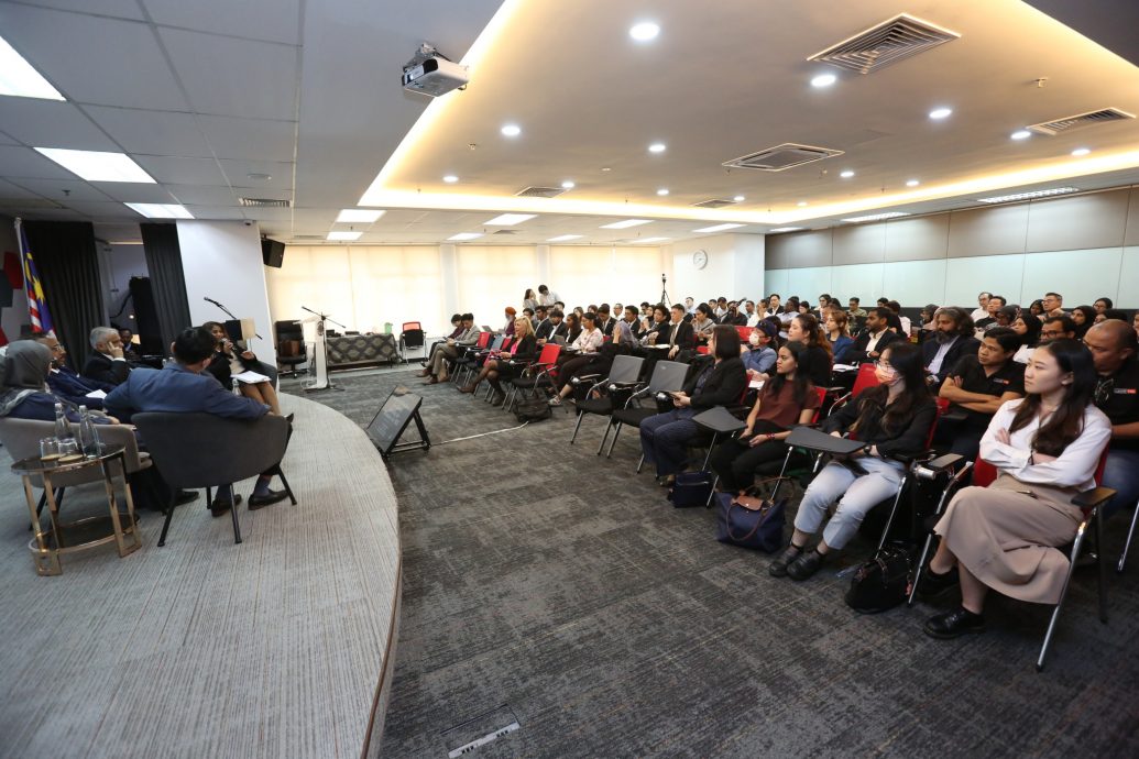 哈敏达星:诽谤法令应仅限个人提告