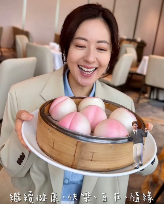 唐诗咏庆生晒素颜行山照　黄翠如出月子首露面 