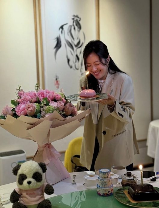 唐诗咏庆生晒素颜行山照　黄翠如出月子首露面 