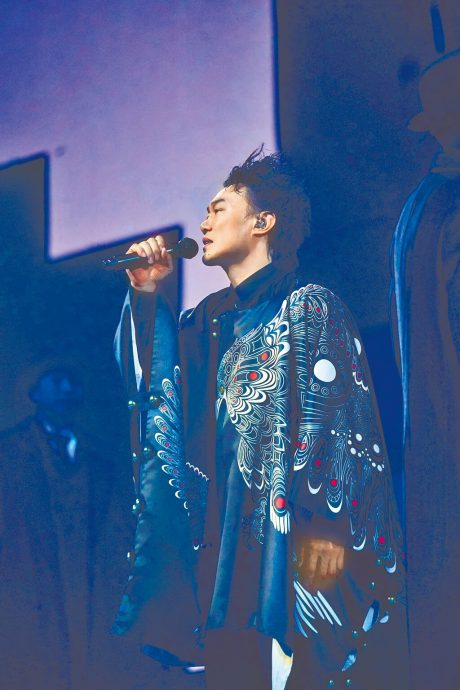 因小肚腩陷婚变危机 陈奕迅自招为妻减肥