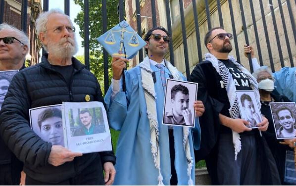 因领导校园挺巴活动被捕 获释哥大学生毕业礼上受热烈欢呼