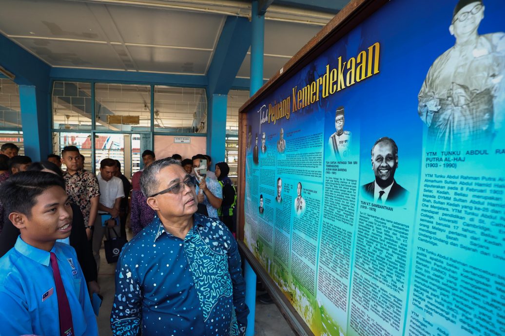 团结部长:善用档案局资源助力学校教学