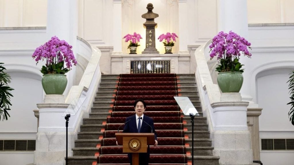 国台办发言人：认同两岸同属一个中国  两岸协商对话才有基础