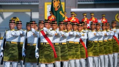 国家王宫卫队换岗 按照军事传统举行