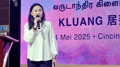 不满指“蓝眼火箭陷金钱政治”  黄书琪促黄基全“别乱喷”