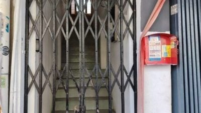 胶带封门窗 疑烧炭自杀 狮城夫妻倒毙隆民宿