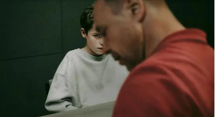 在校偷钱屡劝不改 母怒报警:让警察教他做人!