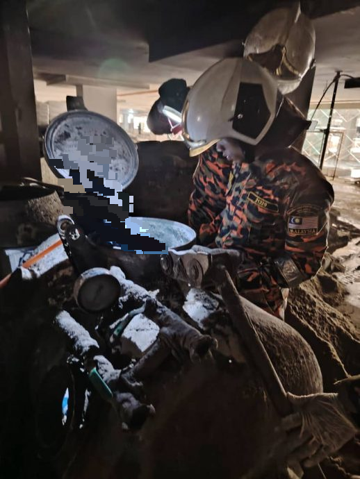 外劳被夹在抽沙机器内惨死