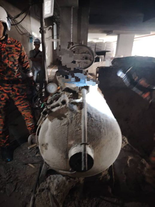 外劳被夹在抽沙机器内惨死