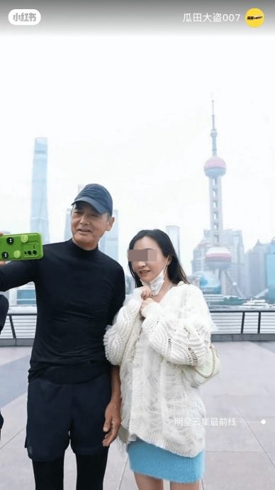 外滩跑步不停被要求合照 周润发拍到表情垮掉