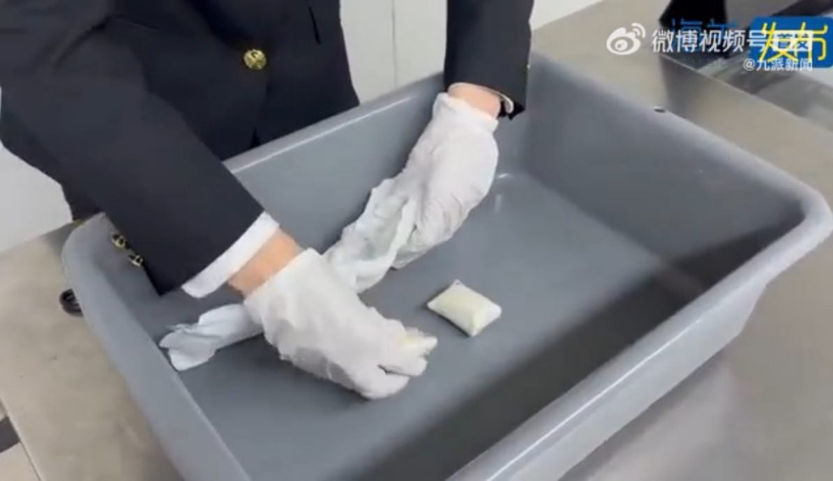 大妈用卫生棉走私2000颗钻石 脸色慌张被截