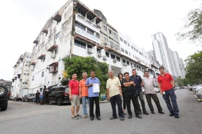 甲洞鸿图园工业区   600业主仍未获地契不满 
