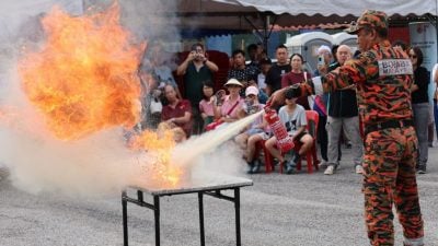 视频 | 王诗棋津贴400支灭火器  民众特价购买加强防护