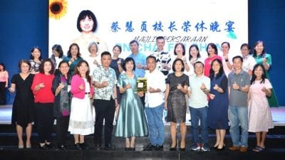 安新华小校长蔡慧贞荣休   董事部设宴欢送