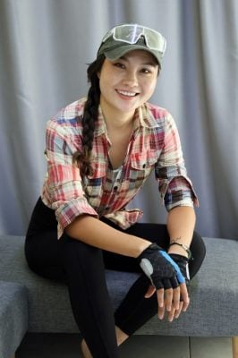 大都会/封面/中国女子独自旅行 穿拖鞋骑脚车环游世界/6图