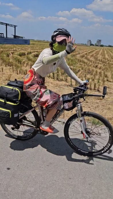 大都会/封面/中国女子独自旅行 穿拖鞋骑脚车环游世界/6图