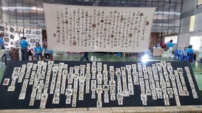 希望之谷“刻印佛缘”画展  院民创作版画说故事
