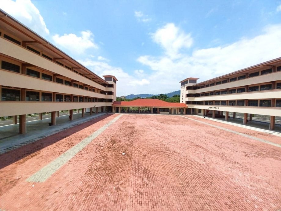 大都会/班丹中华华小软硬体建设完成准备开课，但欠CCC