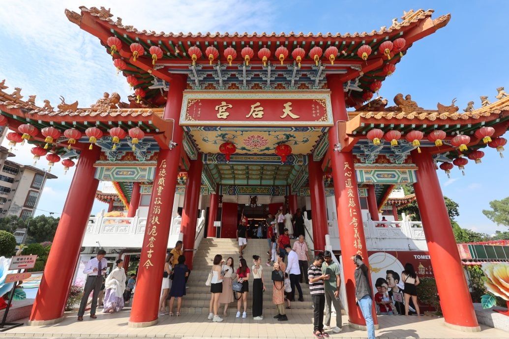 大都会/（主文）2025年5月25日好彩头 雪隆海南会馆（天后宫）今办大型婚姻注册仪式 祝福119对新人百年好合 白头偕老