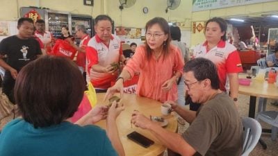 旧古仔路鸿图园罚单犯众怒  “停车证”最快月中推出