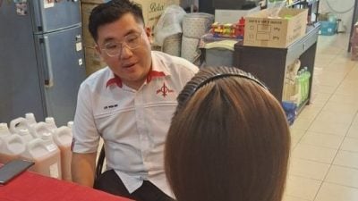 为孩子储存教育费  女小贩误坠网诈失3万
