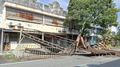 加影市会拉大队整治    非法扩建占车位 拆