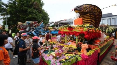 千百家居士林花车游行   1.5万人参与 共沾法喜