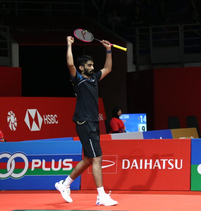 大马羽球超级500赛| 前冠军伍家朗止步8强  男单将产生新王