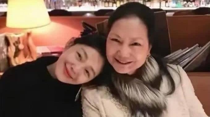 大S明百日适逢母亲节　小S具俊晔在家陪伴S妈