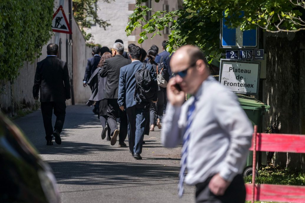 天下事)中美经贸高层会谈 特朗普称取得“重大进展”