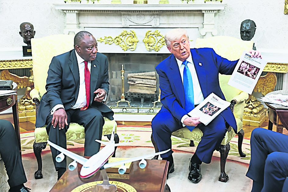 天下事主文)特朗普会南非总统当场秀影片 指控白人遭种族灭绝 