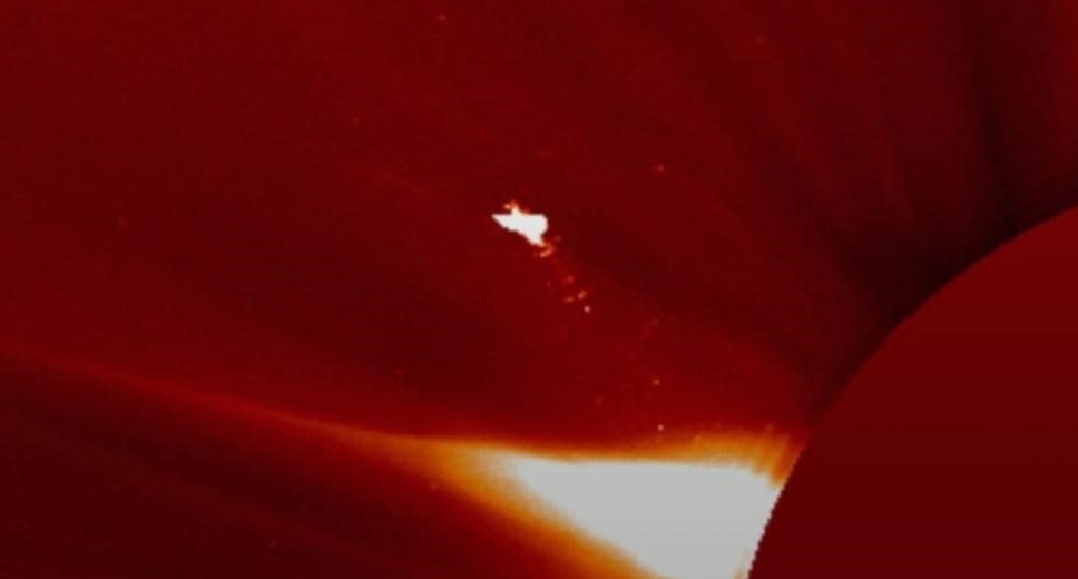 太阳惊现“浴火凤凰” 专家解译是这原因