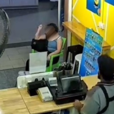 女子进店占位没点餐还乱丢垃圾 老板发现原因后让人傻眼