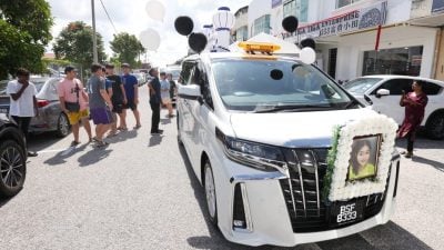 女生坠河亡|吴雪仪举殡火化  同学放气球献最后祝福