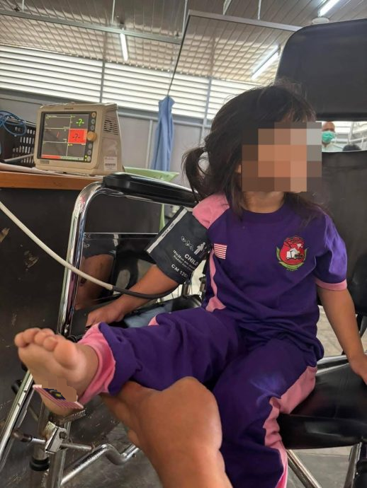 女童踩到国旗扣章 扣针插入脚底送医