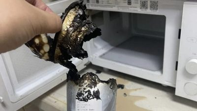 奶茶放微波炉加热30秒著火  茶饮公司客服:换个容器才加热