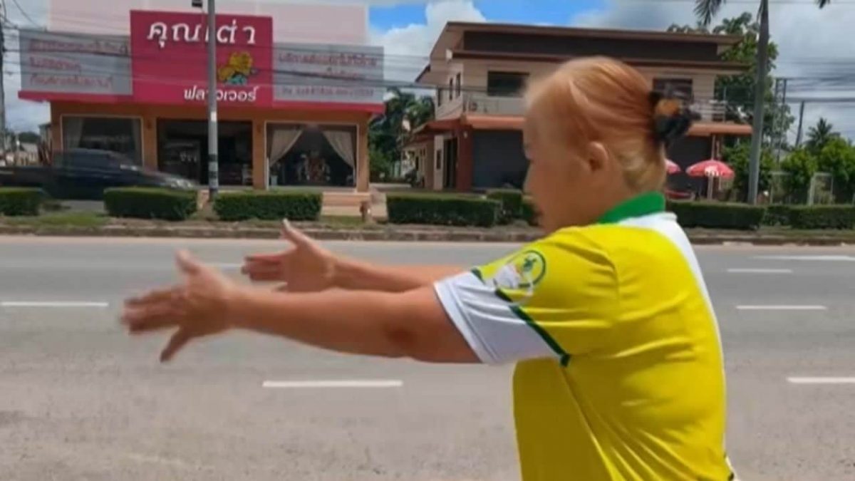 她寄钱养孩子 他却养新欢?女子怒撞前夫车 逼其跪地求饶