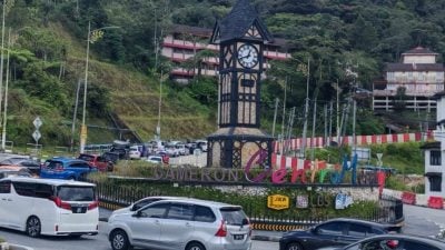 学校假期+连假人多车多 游客涌上金马仑避暑